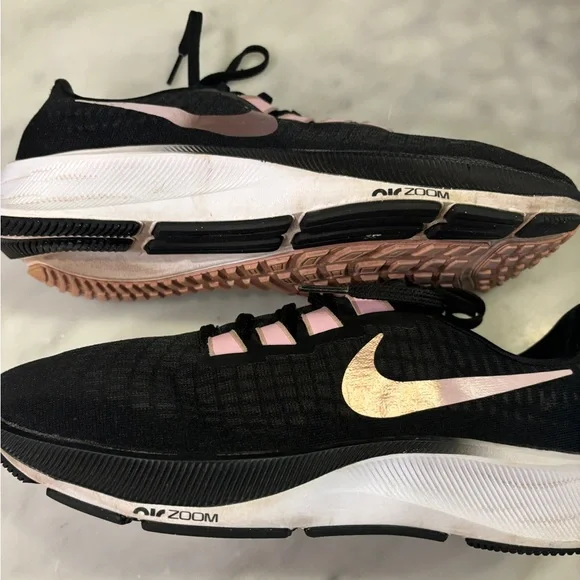 Set of Two Nike Air Zoom Pegasus Running Shoes Size 9. EUC - Picture 11 of 12